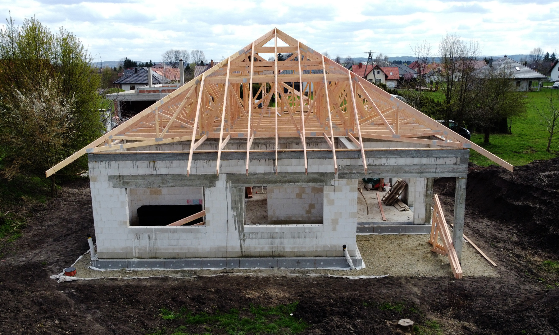 dach wiązary dachowe konstrukcje drewniane